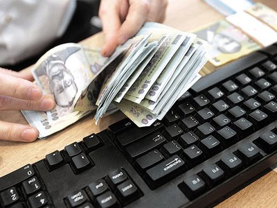 Ratele românilor cu credite au crescut pe nevăzute