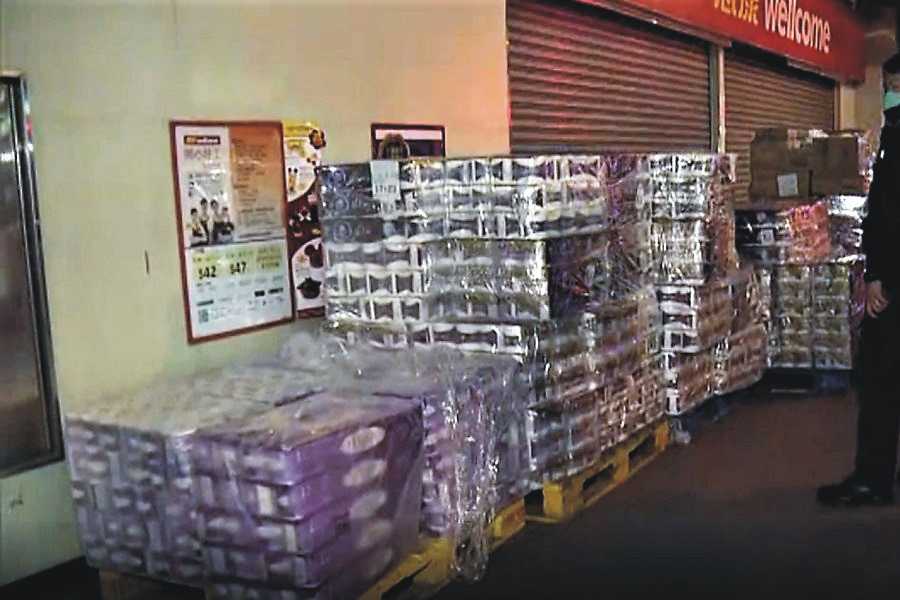Coronavirus și criza din China. JAF la Hong Kong. S-a furat... hârtie igienică