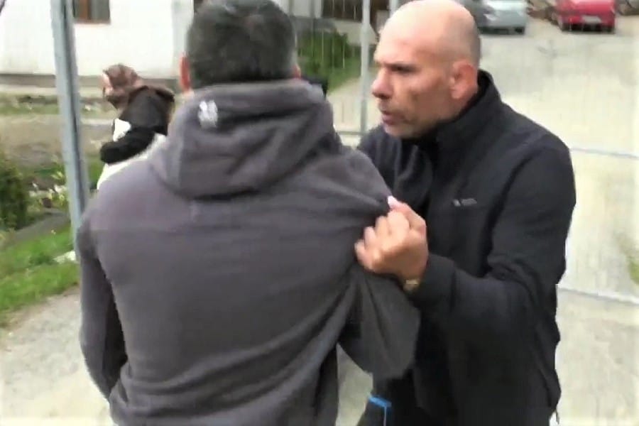 Bătaie la o mănăstire de măicuțe. Doi bărbați au ajuns la spital. foto: captură video