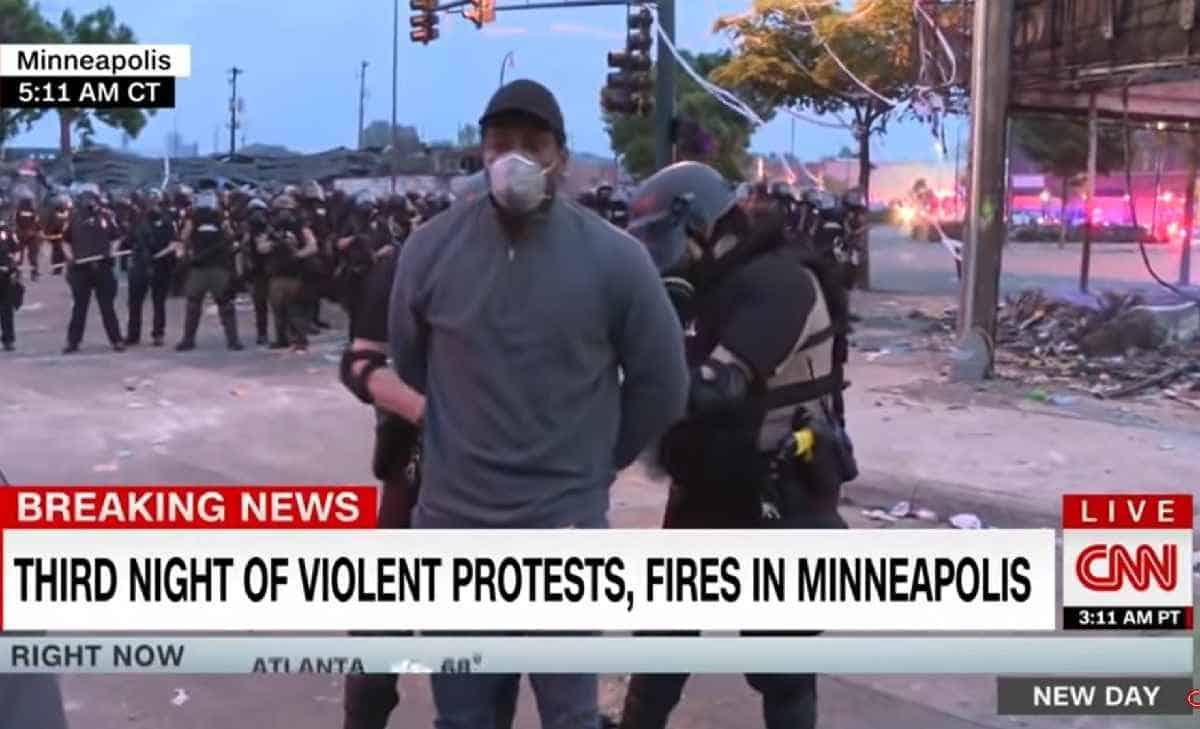 Reporterul CNN, arestat în timp ce transmitea LIVE. foto: captură video CNN, youtube