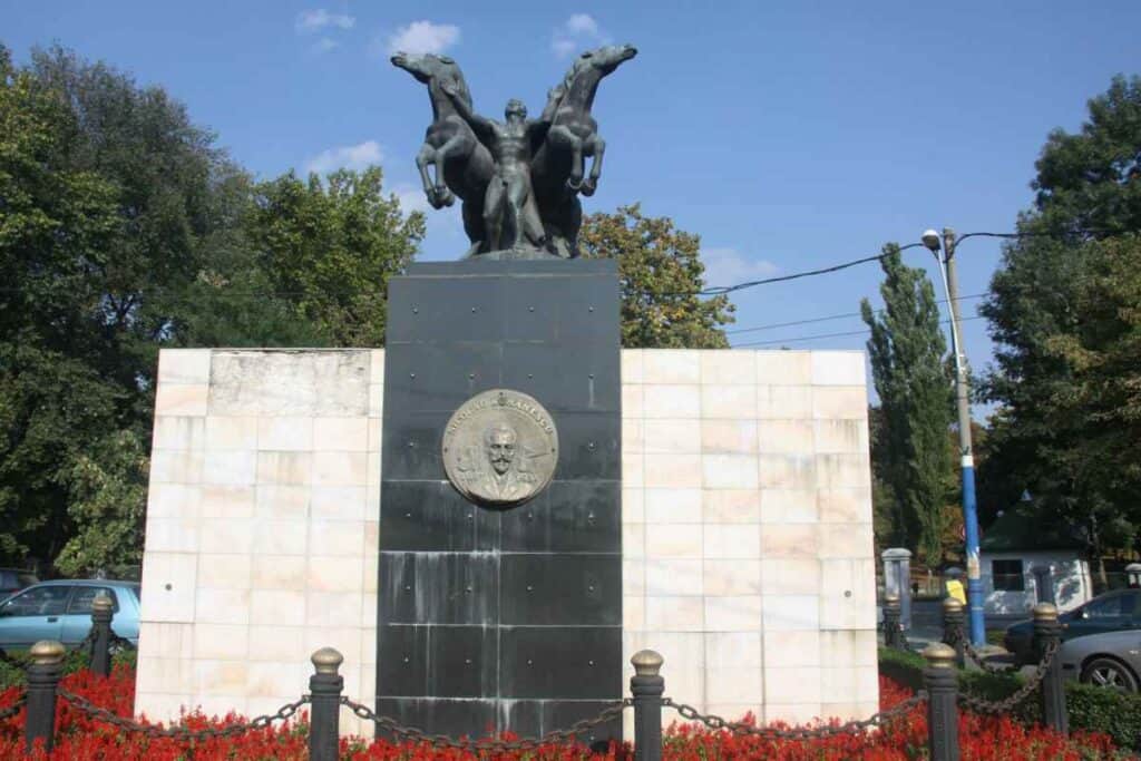 Primăria Craiova, somată să dea jos plăcuța cu numele Olguței Vasilescu de la intrarea în Parcul Romanescu