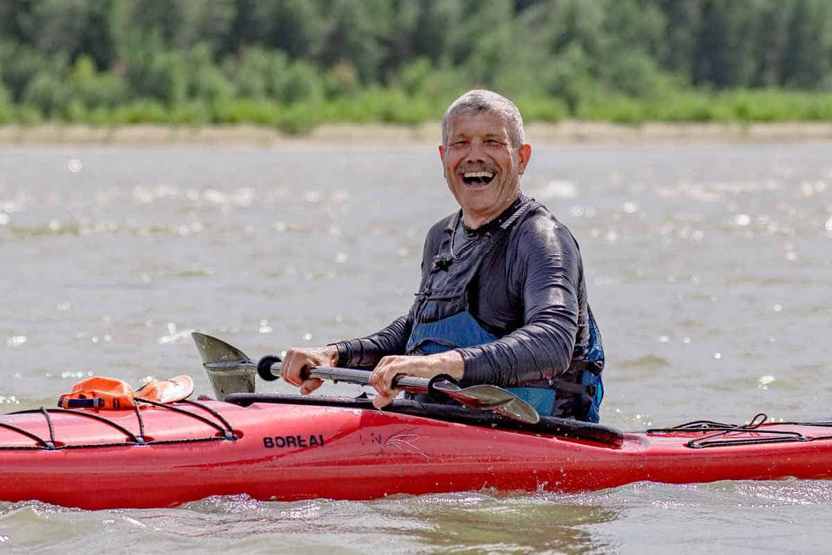 Valerică Râmbu padelează pe Dunăre pentru strângere de fonduri pentru un bazin de hidrokinetoterapie pentru copii cu dizabilități