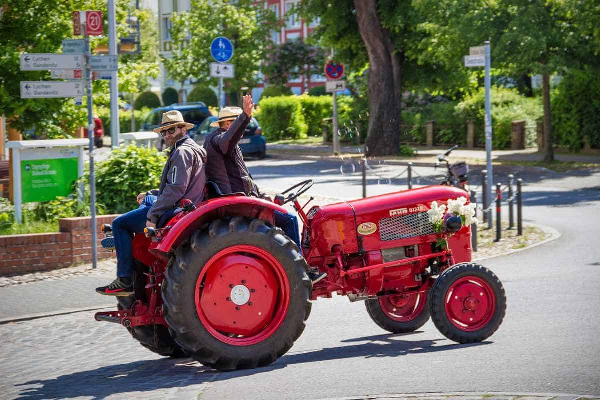 Lege: Vehiculele rutiere lente vor putea fi înregistrate la RAR #stiripescurt