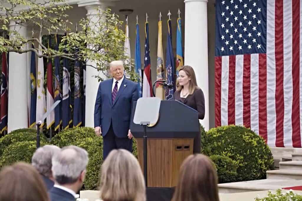 Donald Trump se impune: Judecătoarea Amy Coney Barrett, confirmată la Curtea Supremă