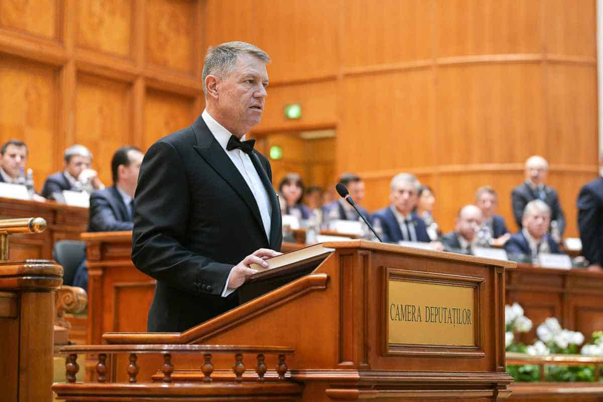 Iohannis: Pe 6 decembrie folosiţi cu înţelepciune puterea uriaşă a votului!