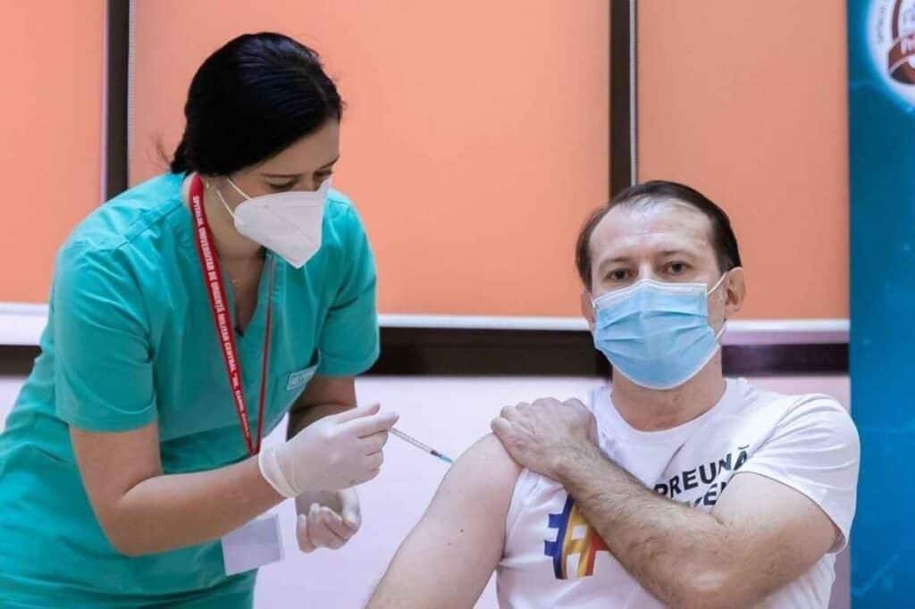 Cîțu, prima declarație după vaccinare: "Vreau să avem 10.400.000 de români vaccinați până în septembrie"