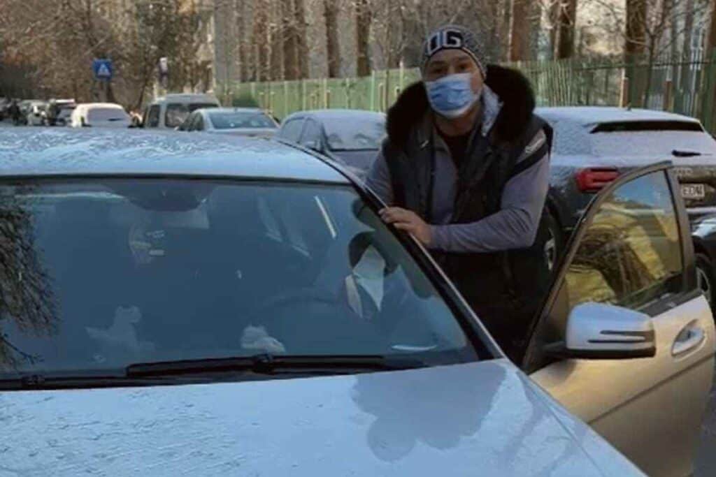Interlopul acuzat că a lovit intenţionat căruciorul cu un copil, arestat preventiv