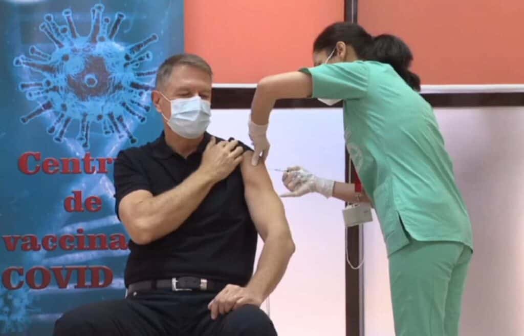 Iohannis, după ce s-a vaccinat anti-COVID: Vaccinul este sigur, eficient şi recomand tuturor vaccinarea