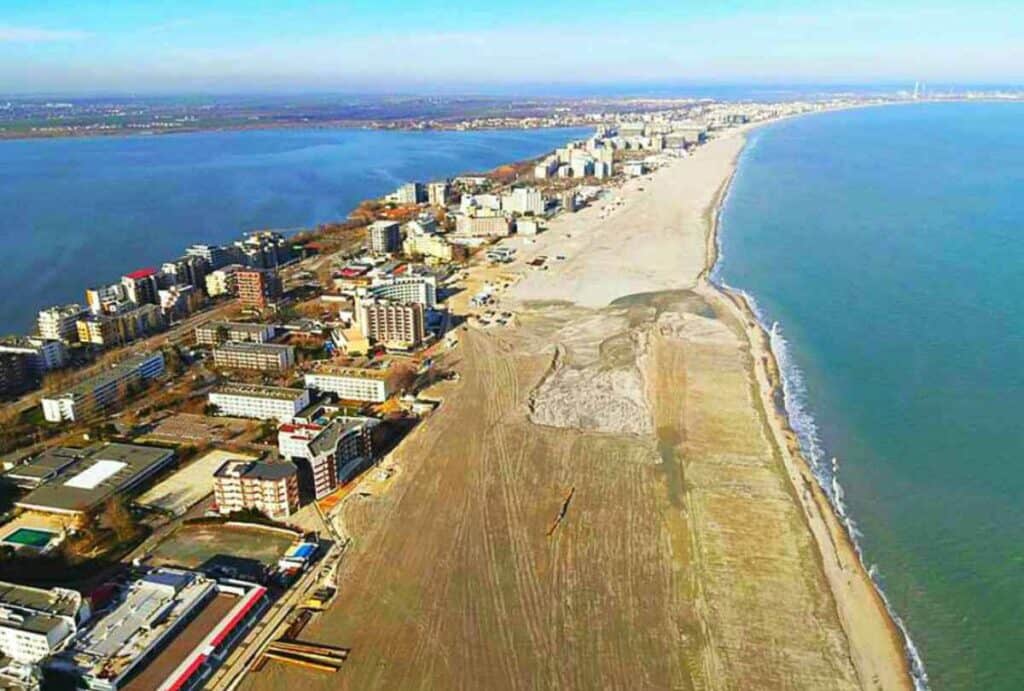 Mamaia câștigă teren și își recapătă farmecul de altădată: Sezonului estival 2021 o va găsi cu 4,3 milioane de metri cubi de nisip nou "așternut" pe plajă