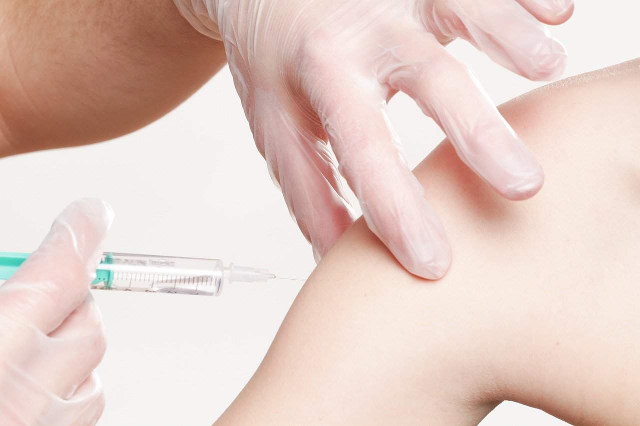 Vlad Voiculescu, despre dezorganizarea din campania de imunizare și nevoia de sancțiuni: 30% din vaccinări sunt în afara platformei de programare