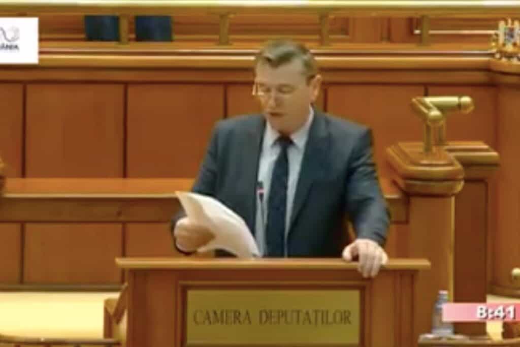 Singurul liberal care a votat moţiunea împotriva lui Voiculescu susține că a fost o geșeală și se află într-o zonă fără semnal