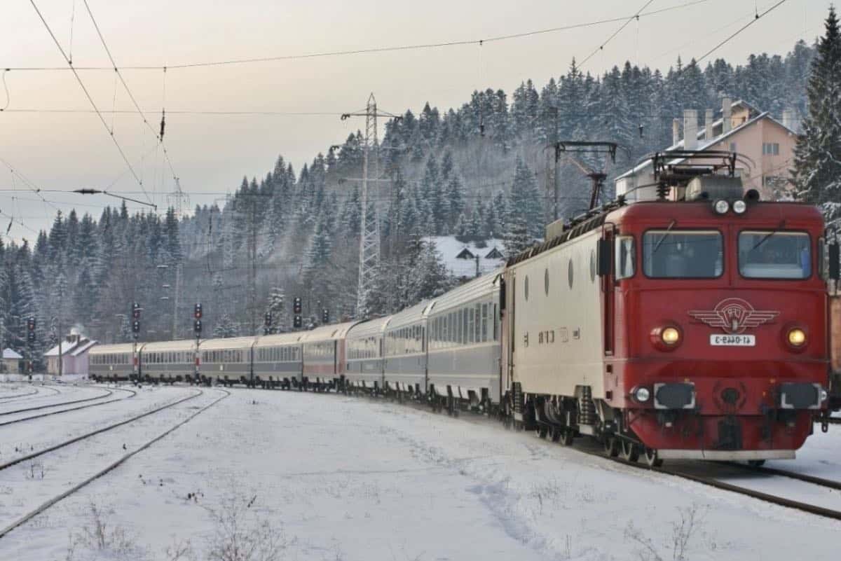 cfr calatori, redus varsta angajati 43 ani, redus cheltuieli salarii 35%,