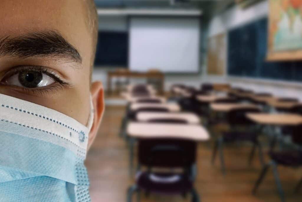 În Constanţa, 8 elevi şi 6 angajaţi în unităţi de învăţământ, infectați cu COVID