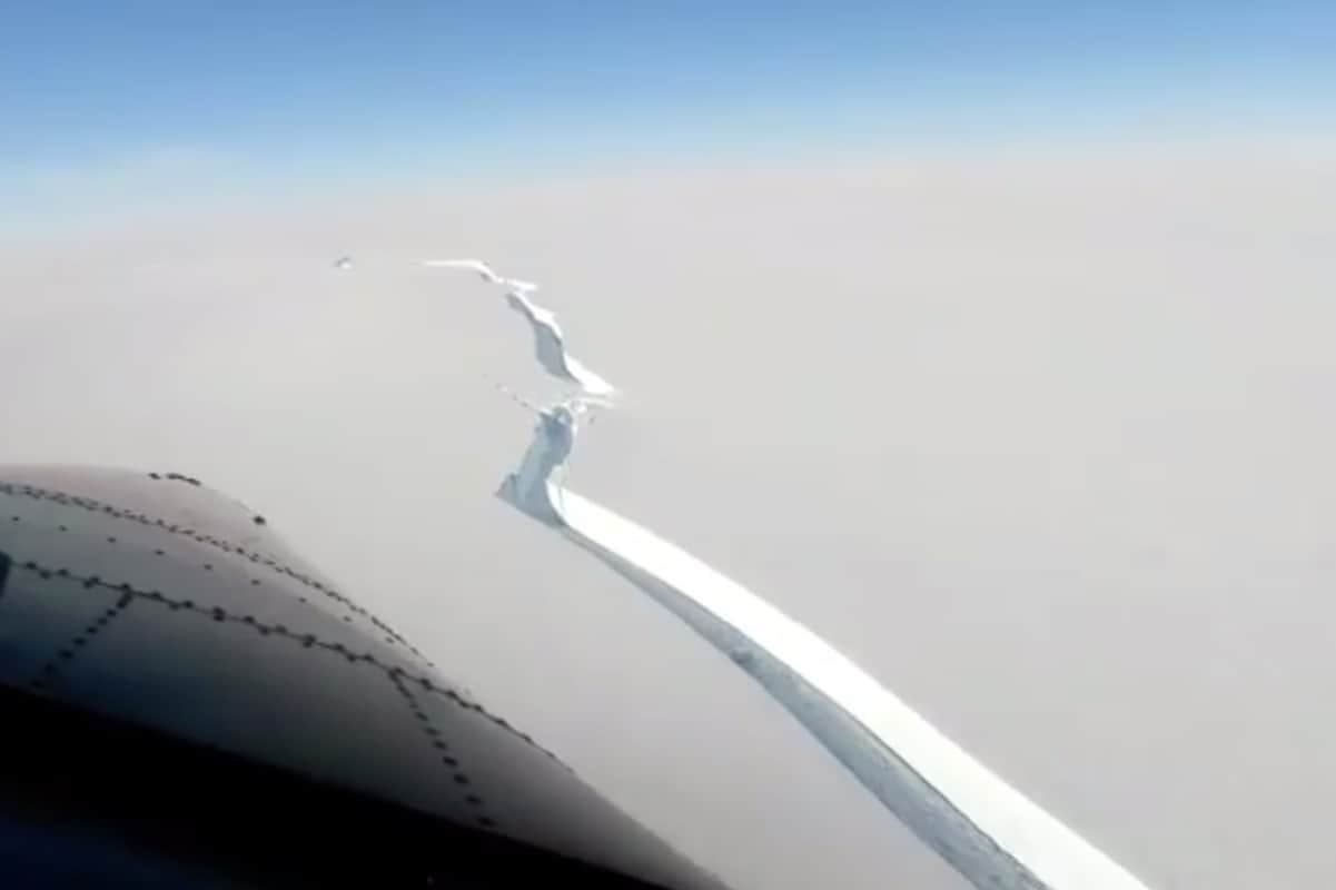 Un aisberg uriaș, de mărimea Parisului sau Londrei, se desprinde din Antarctica