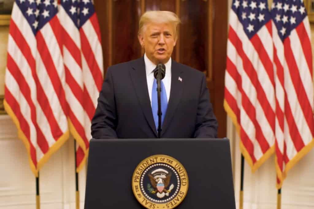 Trump și-a angajat doi avocați, după ce l-au părăsit alți cinci, ca să-l apere în procesul destituirii