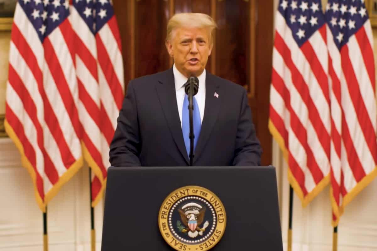 Trump și-a angajat doi avocați, după ce l-au părăsit alți cinci, ca să-l apere în procesul destituirii