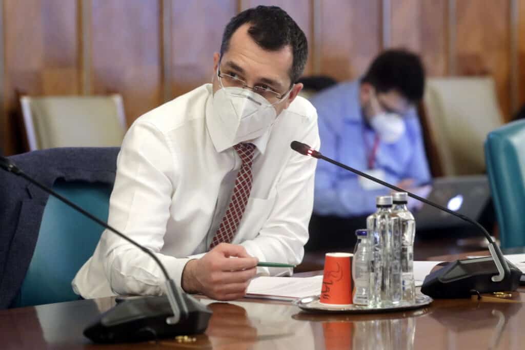 Vlad Voiculescu nu și-a depus declarația de avere, deși a preluat mandatul de o lună și jumătate