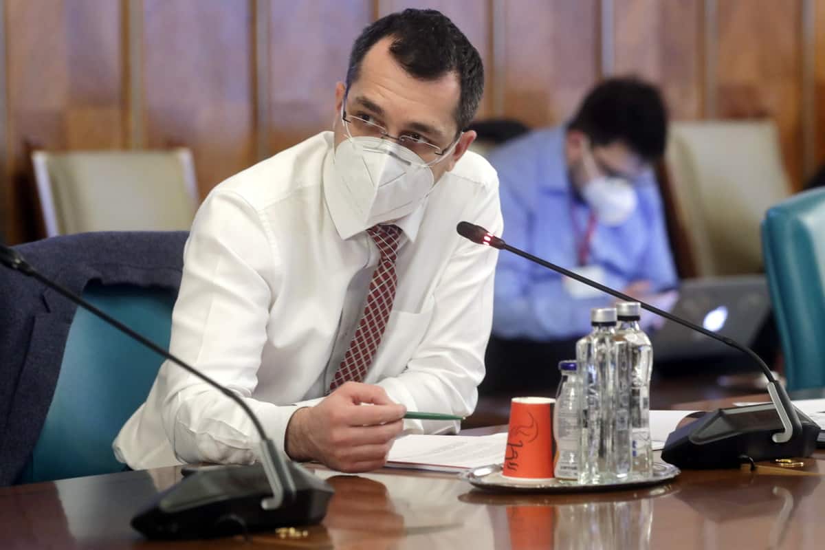 Vlad Voiculescu nu și-a depus declarația de avere, deși a preluat mandatul de o lună și jumătate