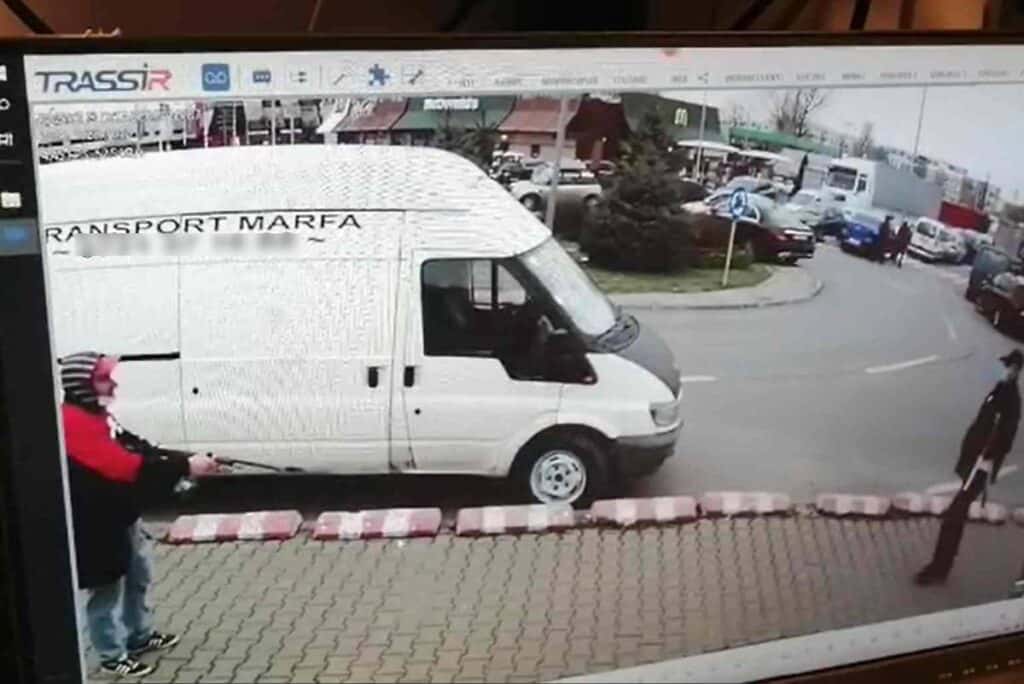 Amenințare cu arma într-o parcare a unui supermarket din Bucureşti. Intervenție de urgență a jandarmilor