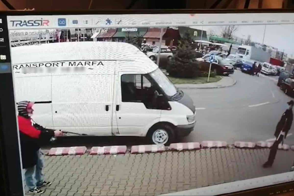 Amenințare cu arma într-o parcare a unui supermarket din Bucureşti. Intervenție de urgență a jandarmilor