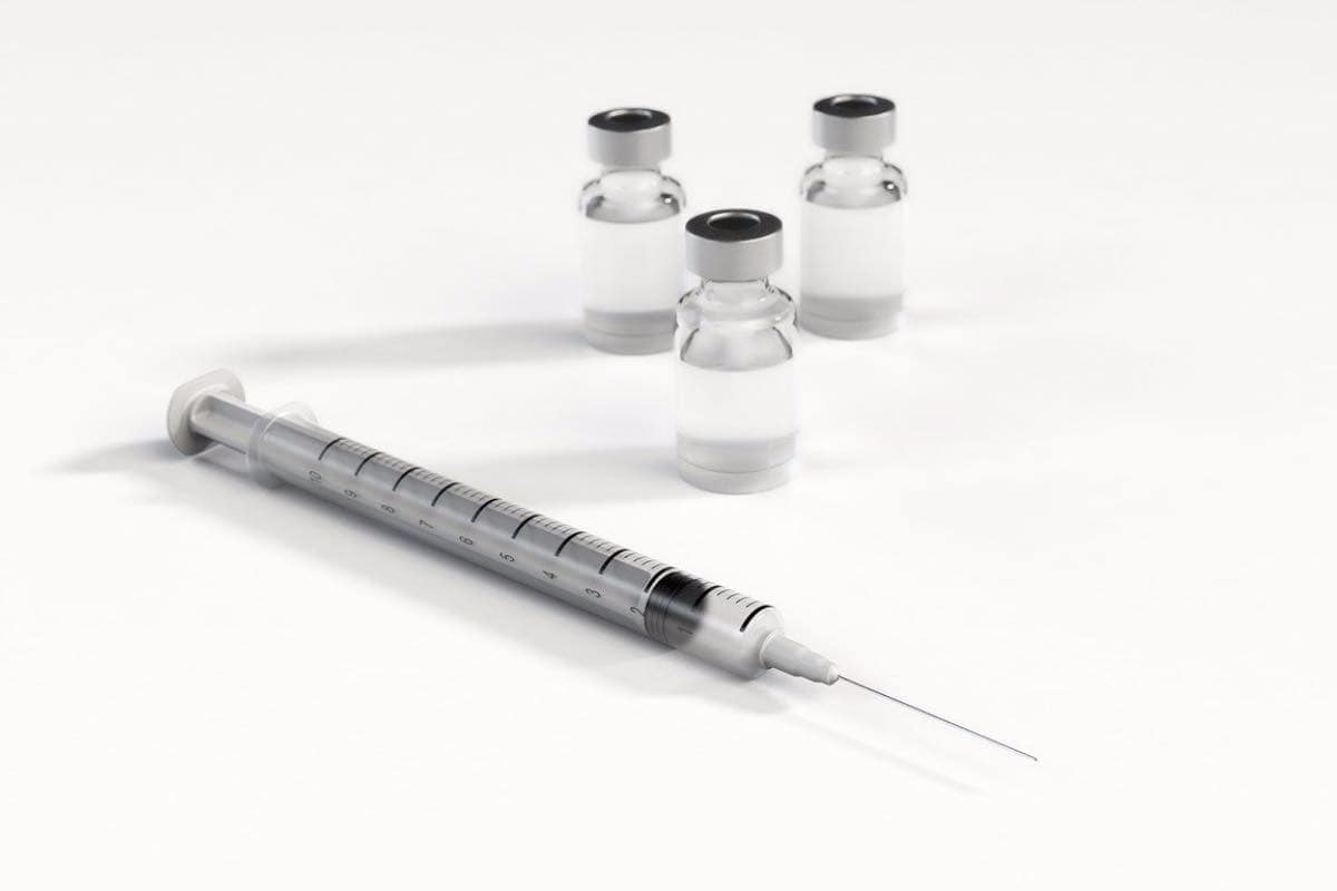 Agenţia Europeană a Medicamentului a decis ca anafilaxia să fie trecută la reacții adverse ale serului AstraZeneca