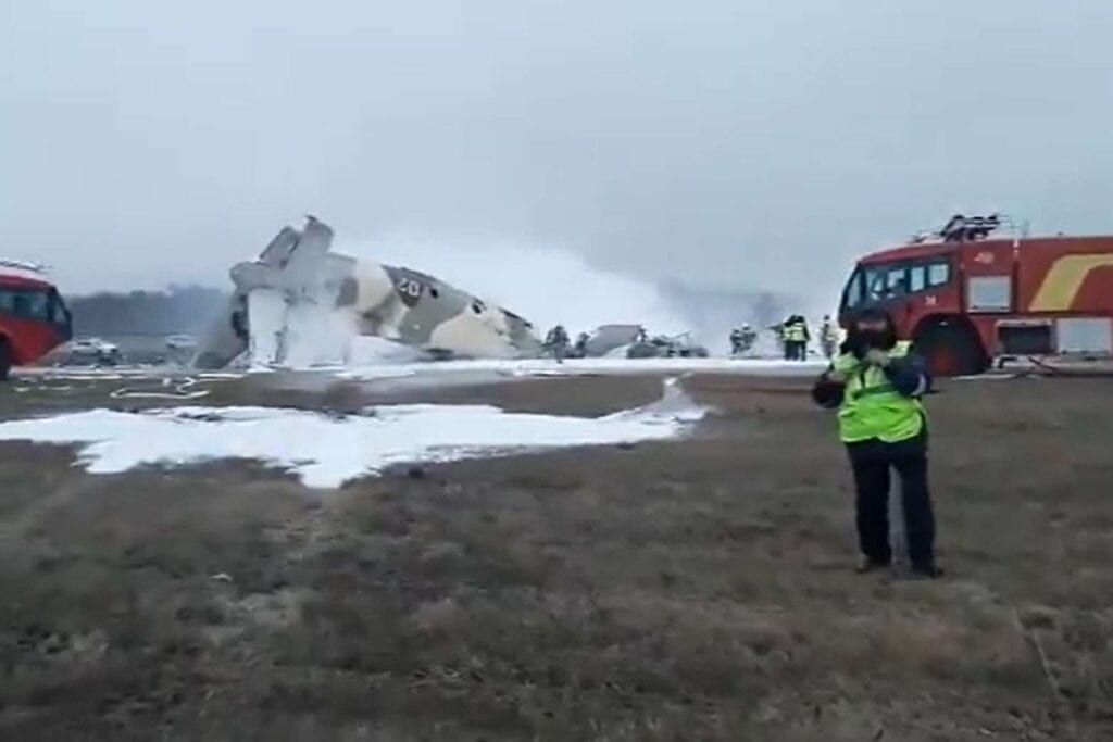 Patru morți, după ce un avion militar s-a prăbuşit la Almaty