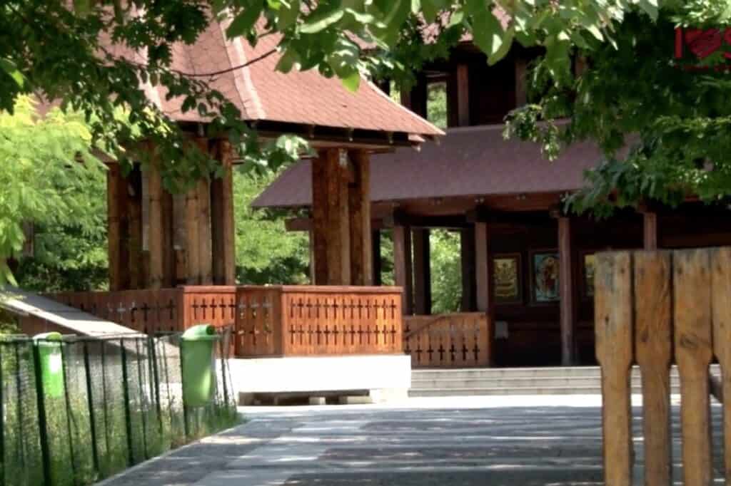 Biserica maramureșană, din Parcul IOR, vandalizată!