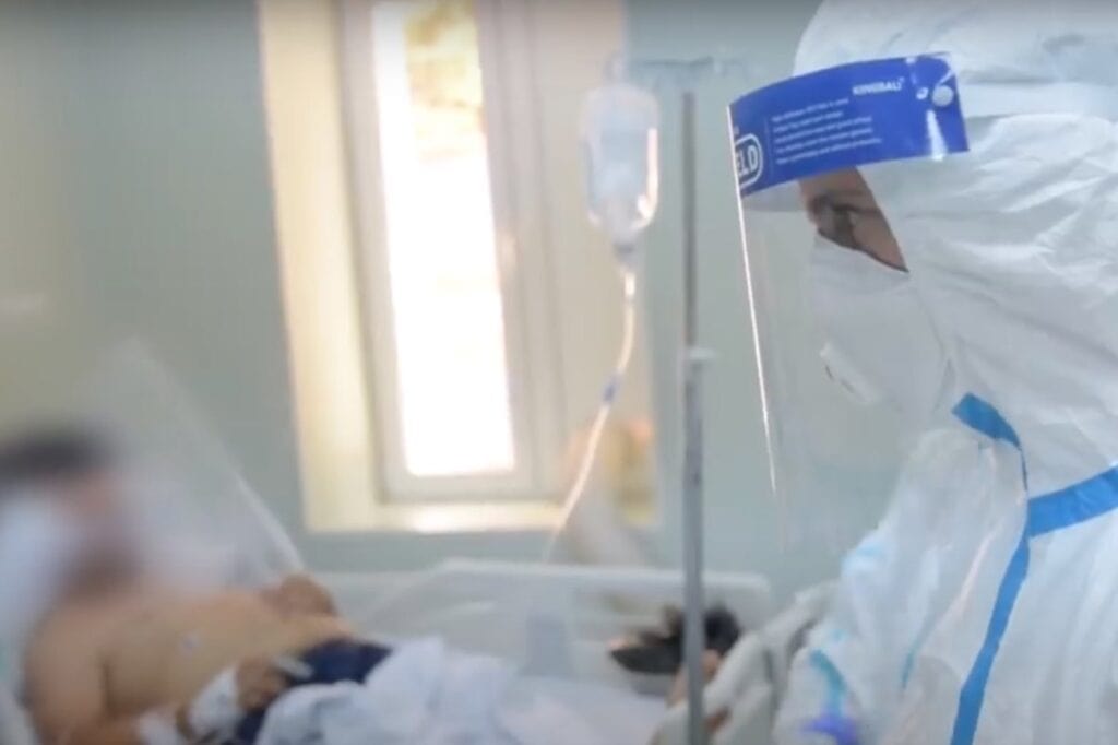 Numărul cazurilor noi de COVID-19 a scăzut sub 4.000, în ultimele 24 de ore, dar a crescut coeficientul de infectare în Capitală
