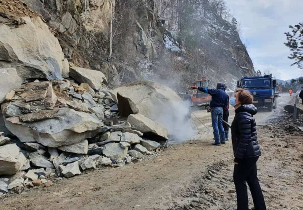 Explozii controlate, pentru eliberarea DN 10, blocat de stânci