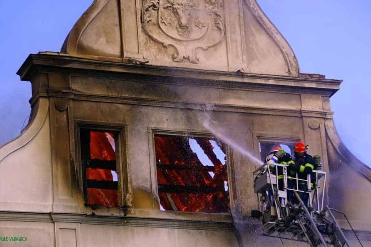 ISU Bucovina a anunțat cauza incendiului de la Palatul Administrativ din Suceava