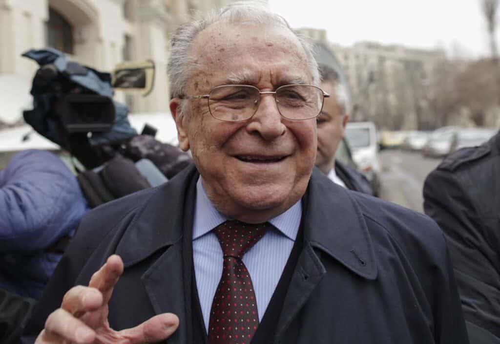 Cadou de ziua sa: Ion Iliescu s-a vaccinat anti-Covid. Cum vede el legătura dintre Vadim și AUR