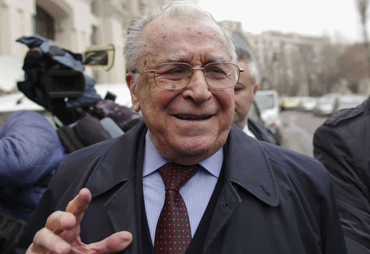 Cadou de ziua sa: Ion Iliescu s-a vaccinat anti-Covid. Cum vede el legătura dintre Vadim și AUR