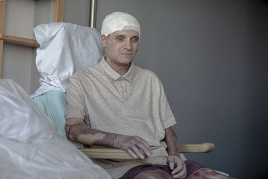 Medicul Cătălin Denciu, primele declarații după ce a fost rănit în incendiu. foto: Vincent Bordignon, beldefnews.mil.be
