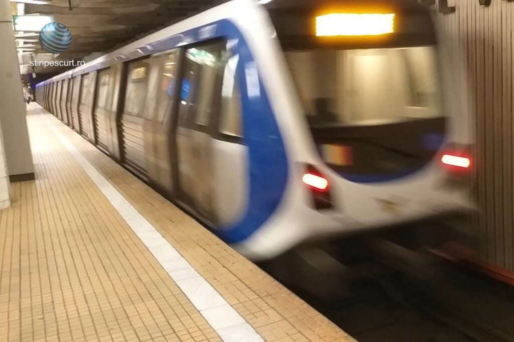 O adolescentă a căzut, accidental, pe șine, în fața metroului, la Piața Unirii. Din fericire, fata nu are răni grave