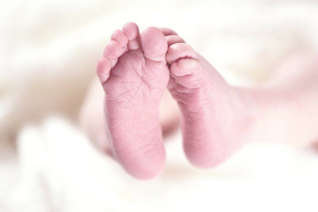 O gravidă infectată cu COVID a născut cvadrupleți. Și mama și bebelușii sunt stabili
