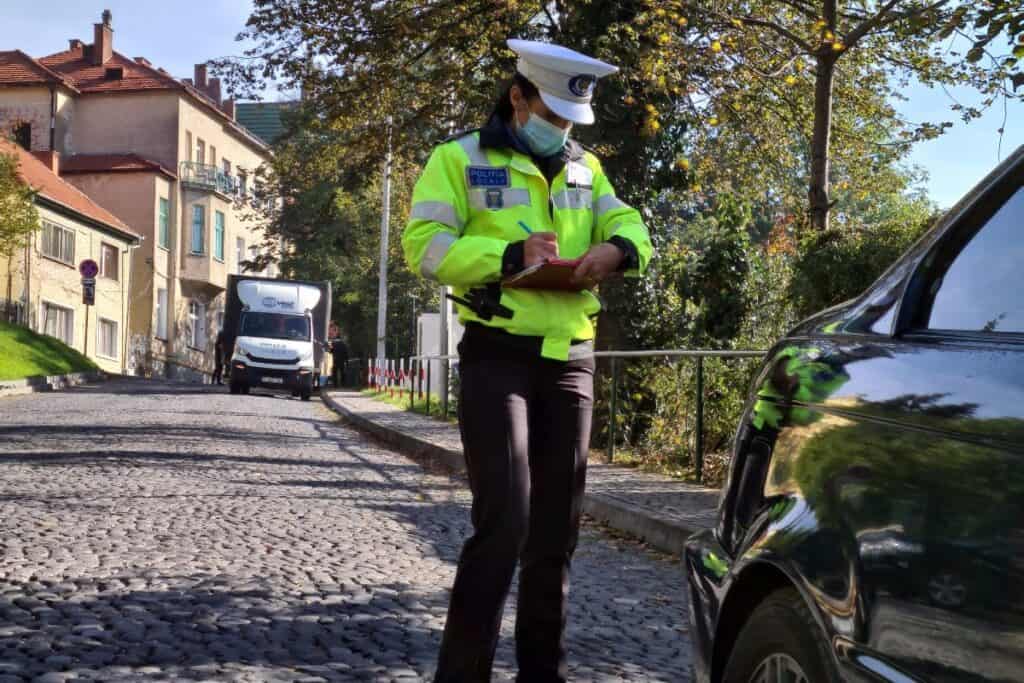 Bărbat mort de doi ani, amendat de Poliția Locală pentru că nu avea declarație pe proprie răspundere