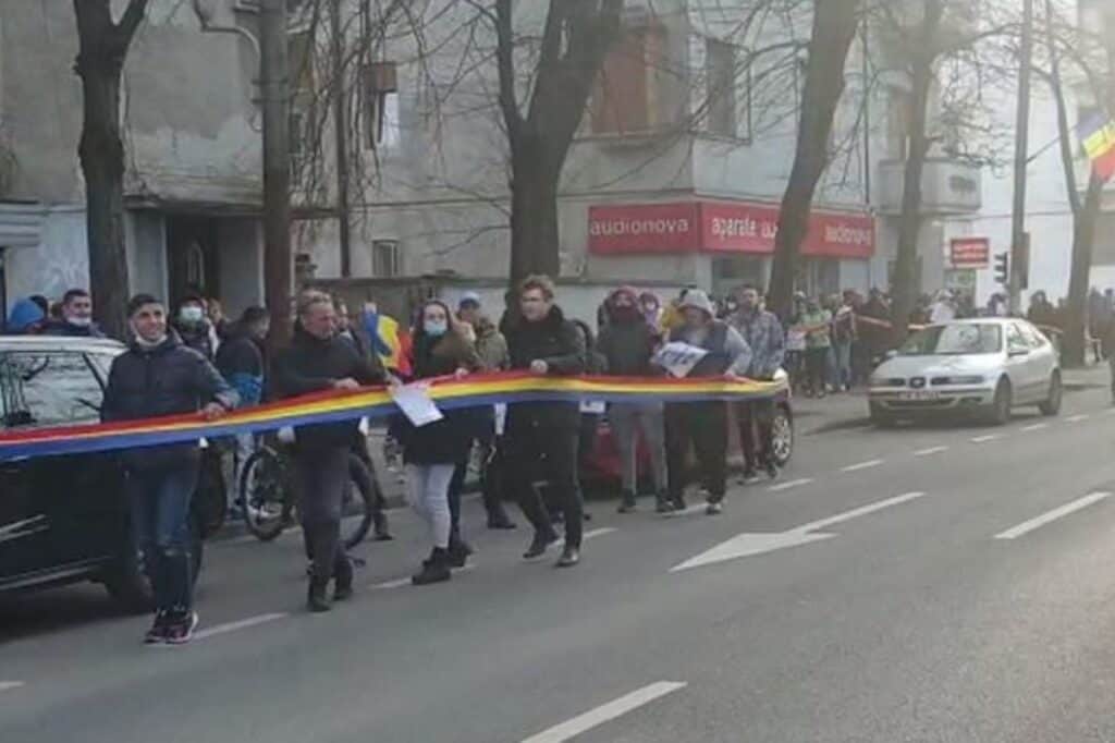 Protestul de la Timişoara, împotriva restricțiilor anti-COVID, s-a lăsat cu amenzi pentru nepurtarea măștii