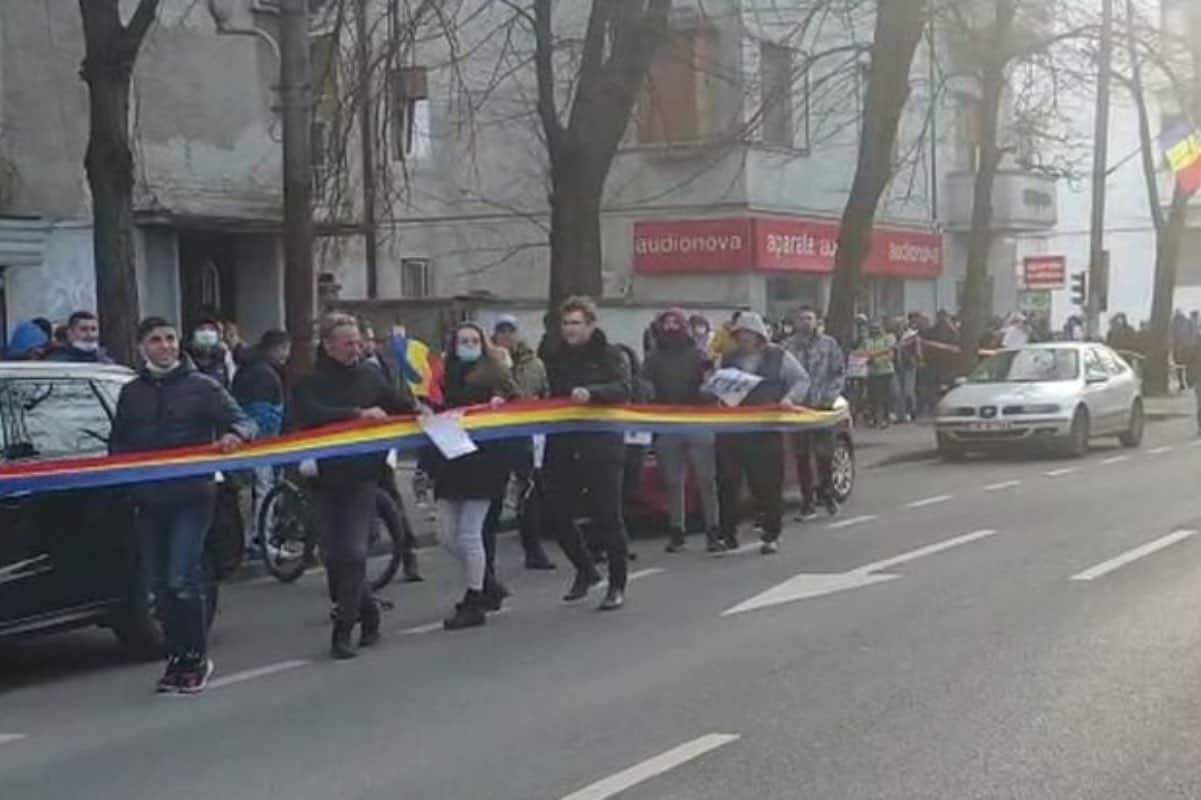 Protestul de la Timişoara, împotriva restricțiilor anti-COVID, s-a lăsat cu amenzi pentru nepurtarea măștii