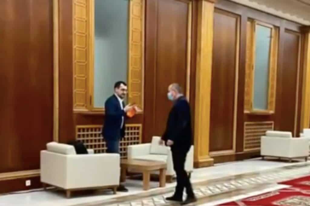 Un expert în sănătate publică cere demisia lui Vlad Voiculescu, după episodul “fără mască”