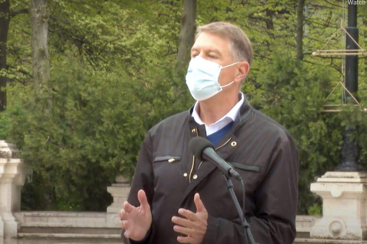 Iohannis, mesaj de Ziua Forţelor Terestre: Competenţa, disciplina şi spiritul dumneavoastră de sacrificiu contribuie la creşterea prestigiului armatei României