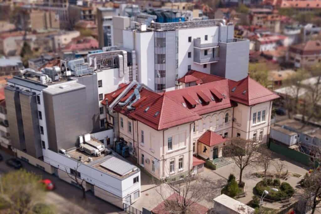 18 pacienți COVID au fost, deja, transferați la ATI în Spitalul Foişor, iar alți 6 pe secții