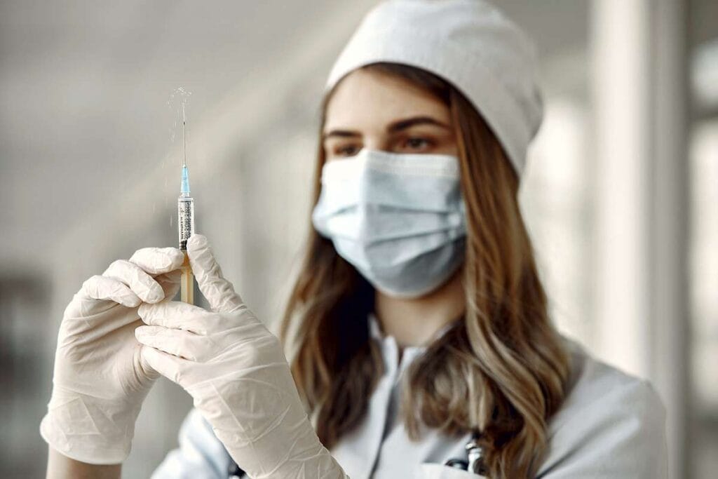 Pot face rapelul cu alt vaccin decât cel utilizat la prima doză? Răspunsul Ministerului Sănătăţii