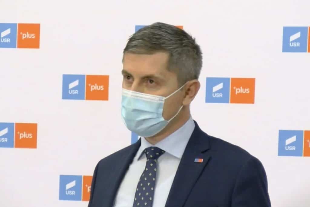 Barna îl acuză de “balet politic” pe Cîțu și îi reproșează eșecul campaniei de vaccinare: “Nu arată nici performanță, nici înțelepciune strategică”