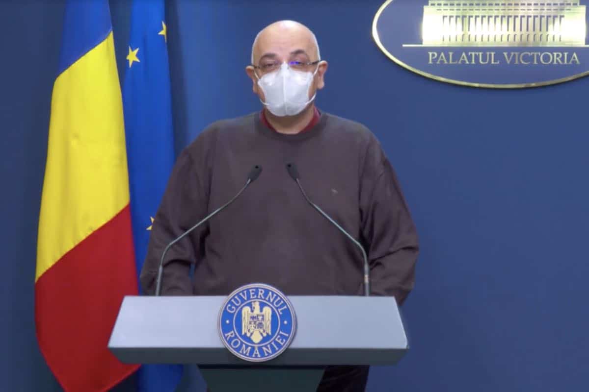 Raed Arafat a găsit soluția: Telemunca şi decalarea programului permit angajaţilor să meargă la cumpărături înainte de ora 18.00