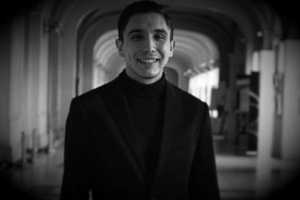Iulian Nechifor, 22 de ani, student în anul 3 la o facultate din Iaşi a fost găsit spânzurat în pădurea Voinești.