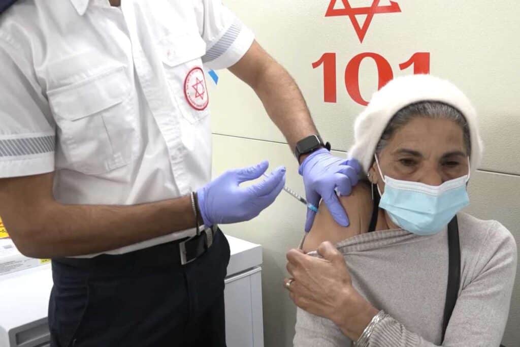 Vaccinului Pfizer, ineficient în fața variantei sud-africane a Covid, potrivit unui studiu israelian