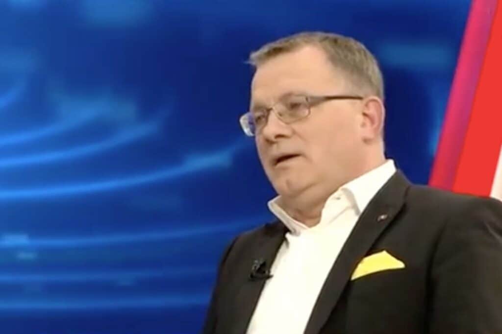 Ministrul Oros povestește că avut o formă gravă de COVID, iar acum s-a vaccinat