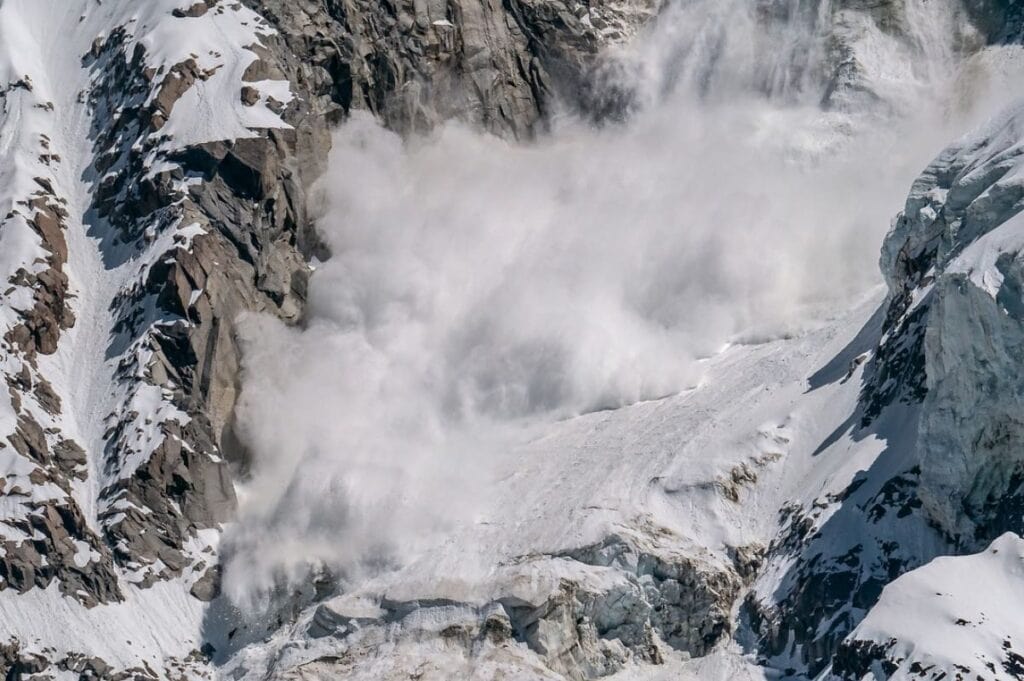 Expediție româno-slovacă în Himalaya, surprinsă de o avanalnșă. Horia Colibășanu și colegii și-au tăiat cortul pentru a se salva