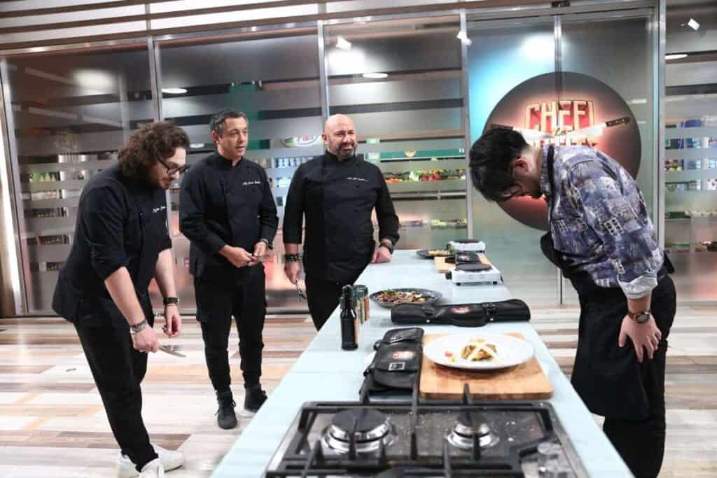 Chefii își aleg bucătarii și află culorile tunicilor în care vor lupta: ”Asta da surpriză”