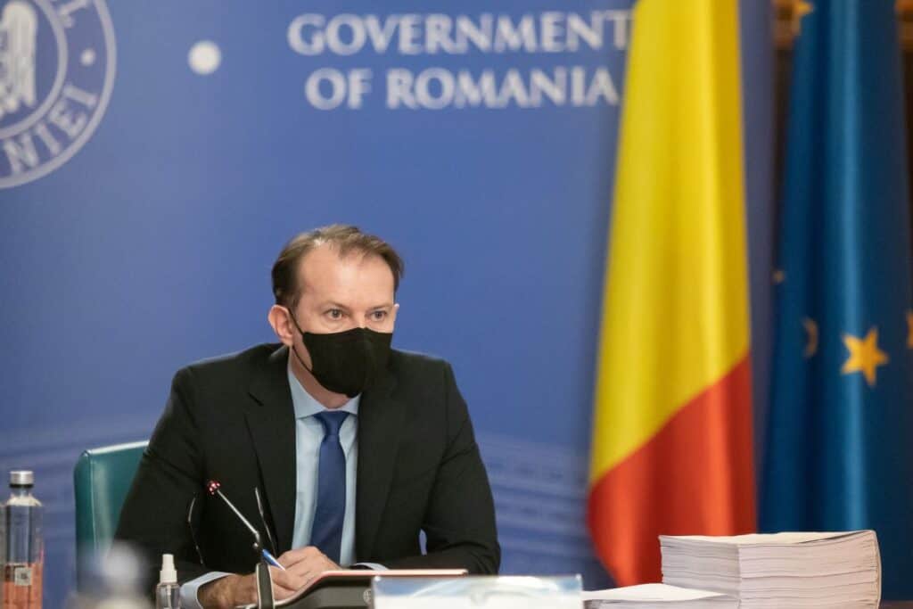 Cîţu propune ca în birourile cu întreg personalul vaccinat împotriva COVID să nu se mai poarte mască